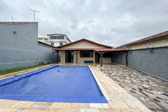 Casa para alugar com 2 quartos, 250m² em Alípio de Melo, Belo Horizonte