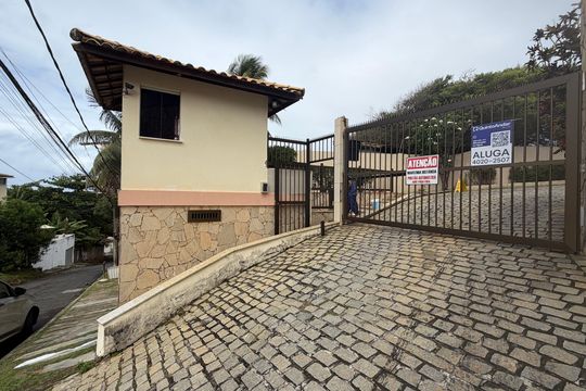 Fachada de casa de condomínio para alugar com 3 quartos, 300m² em Pituaçu, Salvador