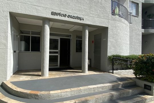 Fachada do bloco de apartamento para alugar com 2 quartos, 57m² em Cidade das Flores, Osasco