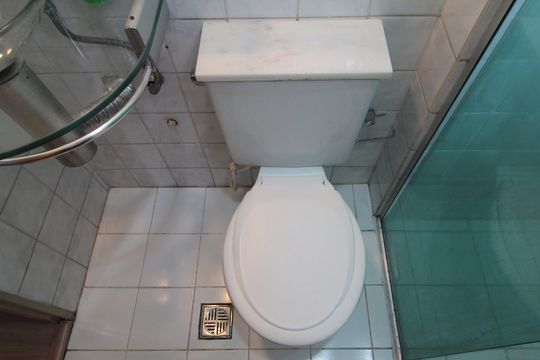 Banheiro Social de apartamento à venda com 2 quartos, 48m² em Itapoã, Belo Horizonte