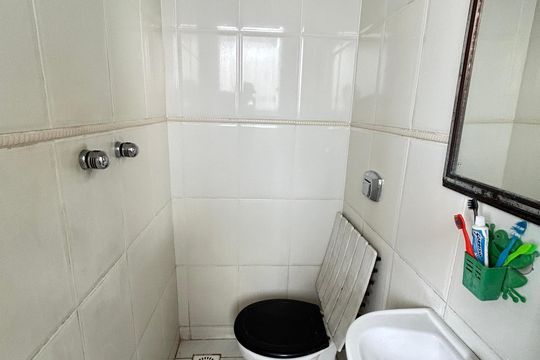 Banheiro de serviço de apartamento à venda com 4 quartos, 200m² em Vila Valqueire, Rio de Janeiro