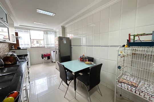 Cozinha de apartamento à venda com 4 quartos, 200m² em Vila Valqueire, Rio de Janeiro