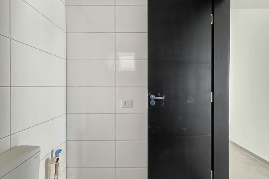 Banheiro de apartamento à venda com 2 quartos, 74m² em Parque Sao Vicente, Mauá