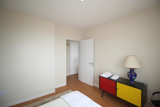Quarto 1 de apartamento para alugar com 2 quartos, 60m² em Vila Jardim, Porto Alegre