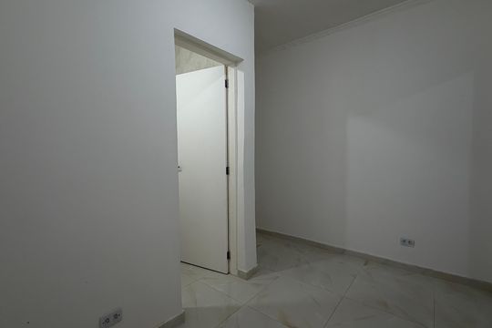 Casa para alugar com 1 quarto, 30m² em Jardim Ampermag, Carapicuíba
