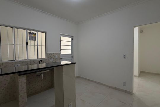 Casa para alugar com 1 quarto, 30m² em Jardim Ampermag, Carapicuíba