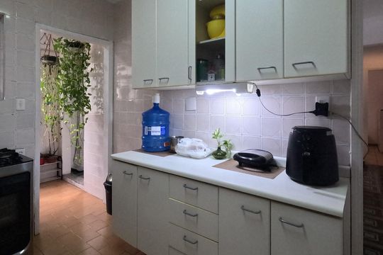 Cozinha de apartamento para alugar com 1 quarto, 68m² em Vila Mathias, Santos