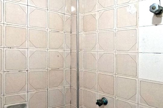 Banheiro de Serviço de apartamento para alugar com 1 quarto, 68m² em Vila Mathias, Santos