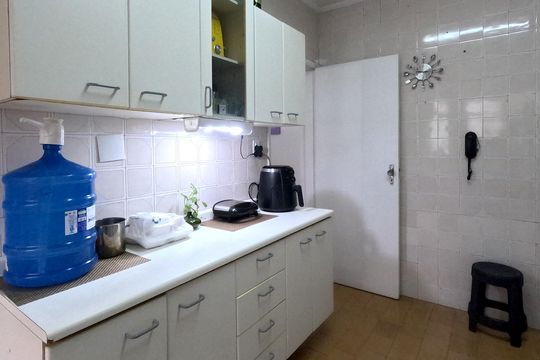 Cozinha de apartamento para alugar com 1 quarto, 68m² em Vila Mathias, Santos