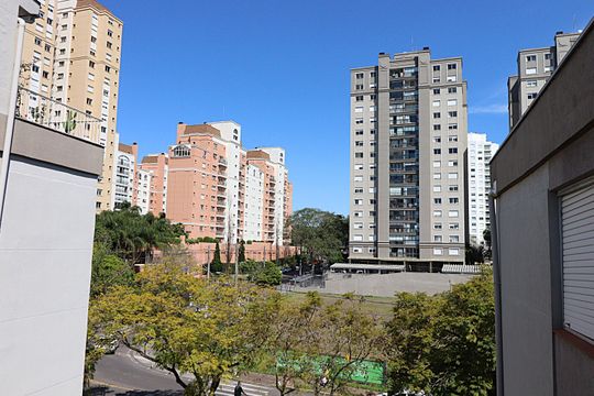 Vista da Sala de apartamento para alugar com 1 quarto, 93m² em Vila Ipiranga, Porto Alegre