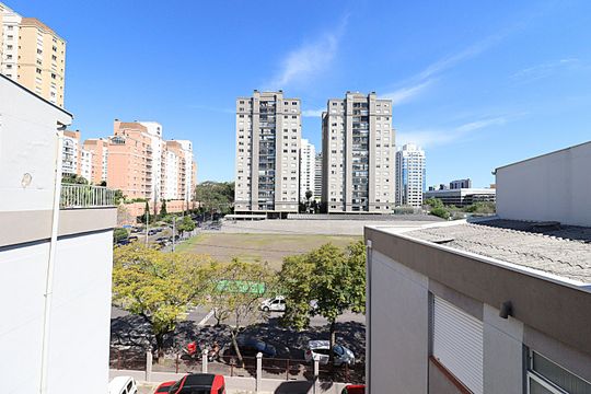 Sacada da Antessala  de apartamento para alugar com 1 quarto, 93m² em Vila Ipiranga, Porto Alegre
