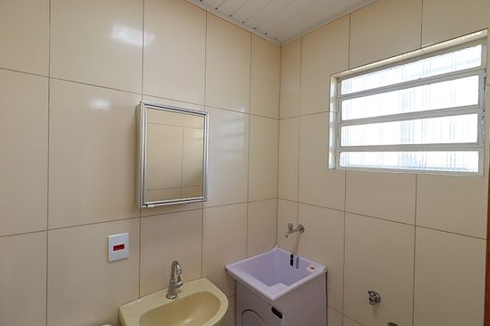 Área de Serviço e Lavabo de apartamento para alugar com 1 quarto, 93m² em Vila Ipiranga, Porto Alegre
