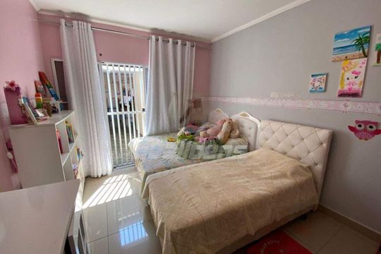 Casa à venda com 3 quartos, 207m² em Parque Sao Vicente, Mauá