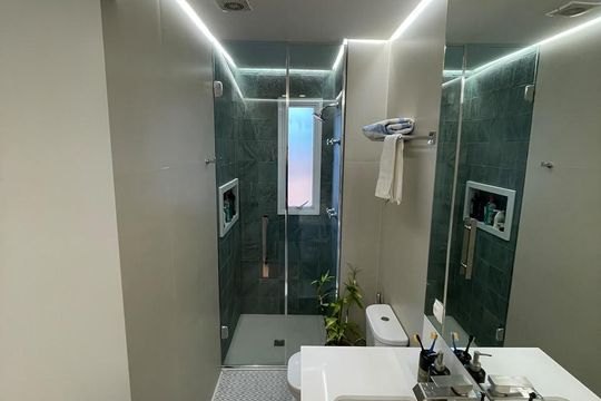 Banheiro de apartamento à venda com 1 quarto, 62m² em Melville Empresarial II, Barueri