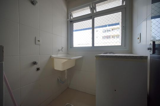 Área de Serviço  de apartamento para alugar com 2 quartos, 76m² em Barreiros, São José