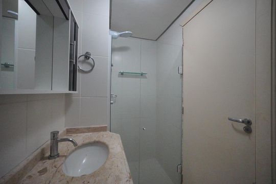 Banheiro da Suíte  de apartamento para alugar com 2 quartos, 76m² em Barreiros, São José