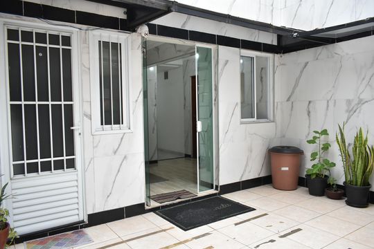 Entrada de kitnet/studio para alugar com 0 quarto, 18m² em Planalto Paulista, São Paulo
