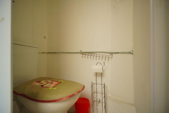 Banheiro de Serviço de apartamento para alugar com 2 quartos, 69m² em Petrópolis, Porto Alegre