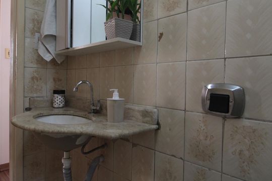 Banheiro de casa de condomínio para alugar com 2 quartos, 65m² em Santa Monica, Belo Horizonte