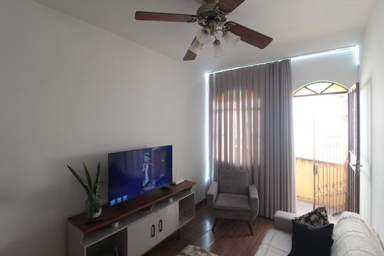 Sala de casa de condomínio para alugar com 2 quartos, 65m² em Santa Monica, Belo Horizonte
