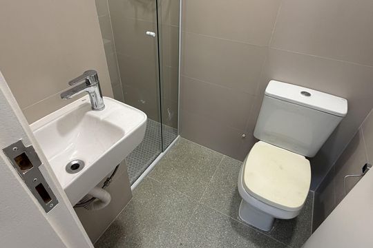 Banheiro de apartamento para alugar com 1 quarto, 70m² em Boqueirão, Santos
