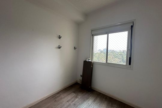 Quarto de apartamento para alugar com 2 quartos, 67m² em Jardim Tupanci, Barueri