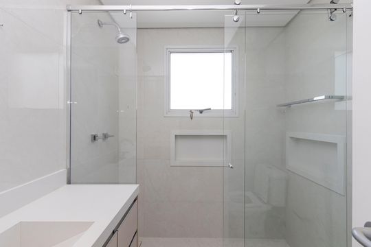Banheiro da Suíte 1 de apartamento para alugar com 3 quartos, 155m² em Santo Amaro, São Paulo