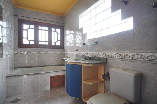 Banheiro da Suíte de casa para alugar com 4 quartos, 390m² em Petrópolis, Novo Hamburgo