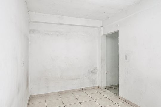 Quarto de casa para alugar com 1 quarto, 40m² em Vila Serralheiro, São Paulo