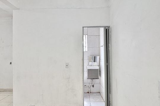 Sala de casa para alugar com 1 quarto, 40m² em Vila Serralheiro, São Paulo