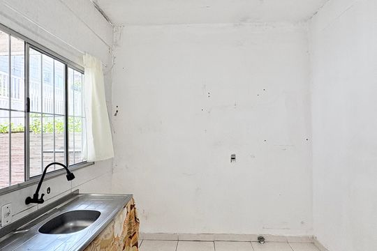Sala/Cozinha de casa para alugar com 1 quarto, 40m² em Vila Serralheiro, São Paulo