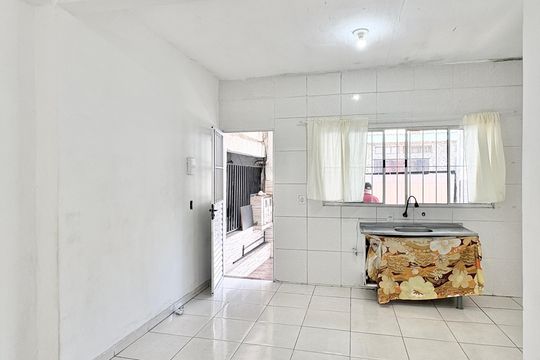 Casa para alugar com 1 quarto, 40m² em Vila Serralheiro, São Paulo