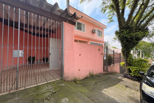 Fachada + plaquinha YVPZ-534 de casa para alugar com 3 quartos, 290m² em Vila Metalúrgica, Santo André