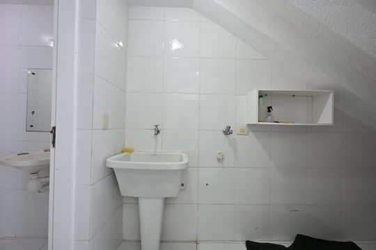 Área de Serviço  de casa de condomínio para alugar com 3 quartos, 193m² em Campo Limpo, São Paulo