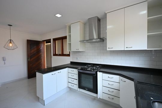 Cozinha de casa de condomínio para alugar com 3 quartos, 193m² em Campo Limpo, São Paulo