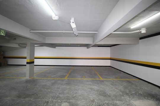 Garagem de apartamento para alugar com 2 quartos, 63m² em Auxiliadora, Porto Alegre