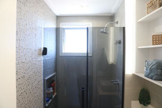 Banheiro de apartamento à venda com 2 quartos, 51m² em Água Branca, São Paulo