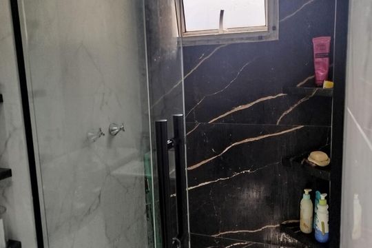 Banheiro  de apartamento para alugar com 2 quartos, 44m² em Bonsucesso, Guarulhos