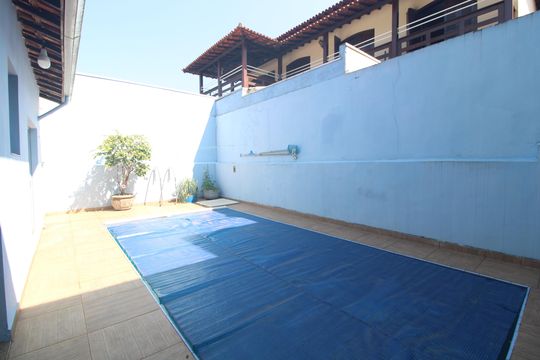 Piscina de casa à venda com 3 quartos, 150m² em Cidade Dutra, São Paulo