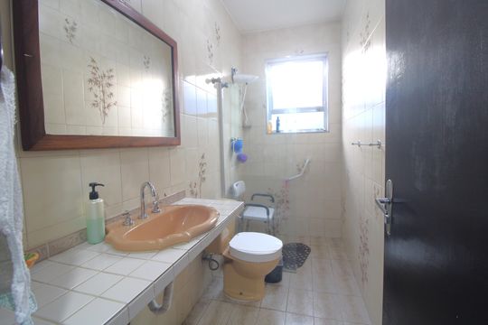 Banheiro comum de casa à venda com 3 quartos, 150m² em Cidade Dutra, São Paulo