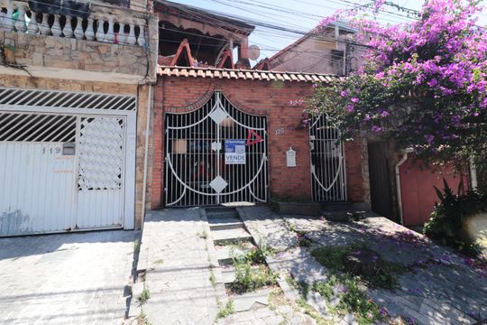 Fachada de casa à venda com 4 quartos, 125m² em Vila Regina, São Paulo