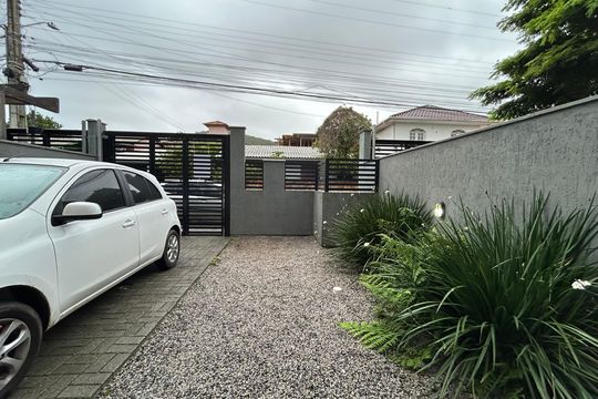 Garagem de casa para alugar com 3 quartos, 150m² em Rio Tavares, Florianópolis