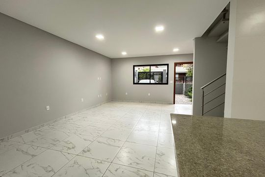 Sala de casa para alugar com 3 quartos, 150m² em Rio Tavares, Florianópolis