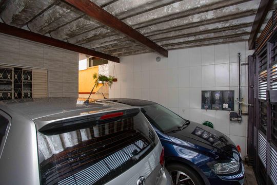 Garagem de casa à venda com 4 quartos, 125m² em Taboão, Diadema