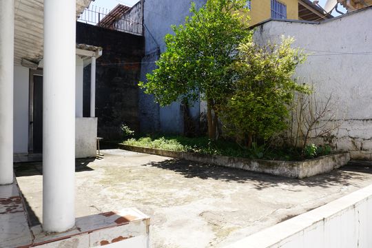 Quintal de casa para alugar com 2 quartos, 200m² em Jardim Irapiranga, Embu das Artes