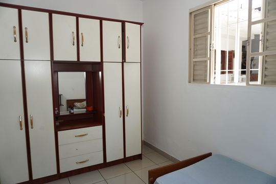 Quarto 2 de casa para alugar com 2 quartos, 200m² em Jardim Irapiranga, Embu das Artes