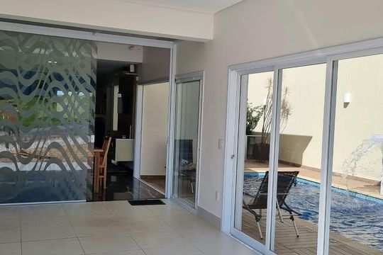 Área externa de casa de condomínio à venda com 4 quartos, 415m² em  Chácara Nações, Valinhos