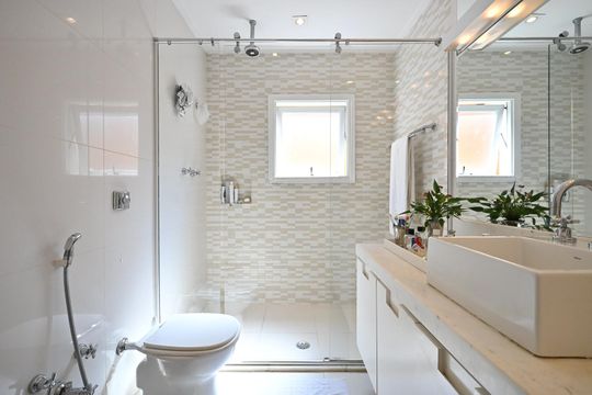 Banheiro Suíte 2 de casa de condomínio à venda com 4 quartos, 314m² em Fazenda Morumbi, São Paulo