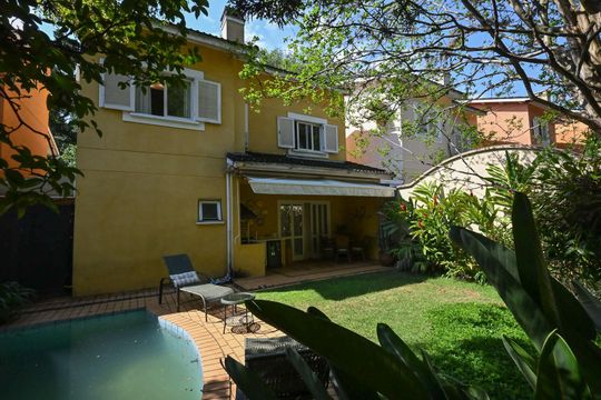 Fachada Posterior de casa de condomínio à venda com 4 quartos, 314m² em Fazenda Morumbi, São Paulo
