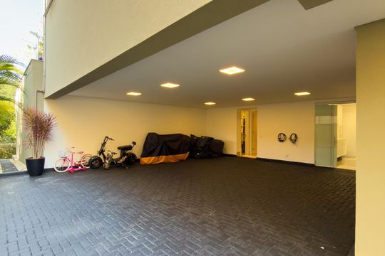 Garagem de casa de condomínio à venda com 4 quartos, 574m² em Alphaville, Santana de Parnaíba